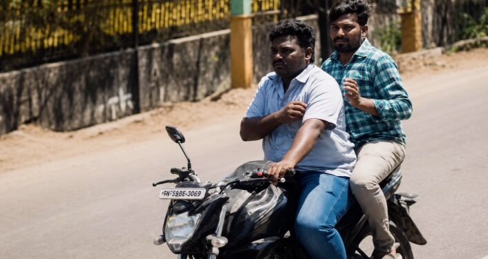 ஸ்கூட்டியில் வைத்திருந்த பணத்தை திருடி சென்ற மர்ம நபர்கள் மீது நடவடிக்கை எடுக்க கோரி உரிய சிசிடிவி