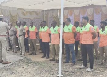 மயிலாடுதுறை மாவட்டத்தில் காலி குடங்களுடன் குடிநீருக்காக அலையும் பொதுமக்கள் பற்றி ஒரு செய்தி தொகுப்பு
