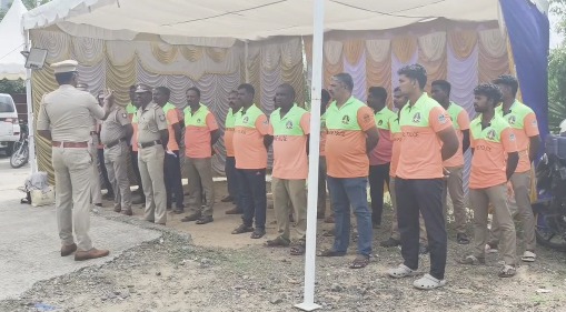 மயிலாடுதுறை மாவட்டத்தில் காலி குடங்களுடன் குடிநீருக்காக அலையும் பொதுமக்கள் பற்றி ஒரு செய்தி தொகுப்பு