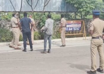 மயிலாடுதுறை மாவட்டத்தில் காலி குடங்களுடன் குடிநீருக்காக அலையும் பொதுமக்கள் பற்றி ஒரு செய்தி தொகுப்பு
