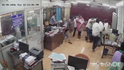 மயிலாடுதுறை மாவட்டத்தில் காலி குடங்களுடன் குடிநீருக்காக அலையும் பொதுமக்கள் பற்றி ஒரு செய்தி தொகுப்பு