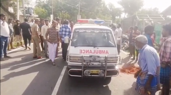 வரலட்சுமி நோன்பை முன்னிட்டு, மயிலாடுதுறை மாவட்டத்தில் வீடுகளில் பெண்கள் சுமங்கலி வரம் வேண்டி, குத்துவிளக்கு பூஜை