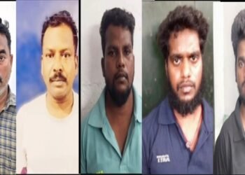 வரலட்சுமி நோன்பை முன்னிட்டு, மயிலாடுதுறை மாவட்டத்தில் வீடுகளில் பெண்கள் சுமங்கலி வரம் வேண்டி, குத்துவிளக்கு பூஜை