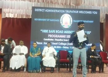 வரலட்சுமி நோன்பை முன்னிட்டு, மயிலாடுதுறை மாவட்டத்தில் வீடுகளில் பெண்கள் சுமங்கலி வரம் வேண்டி, குத்துவிளக்கு பூஜை