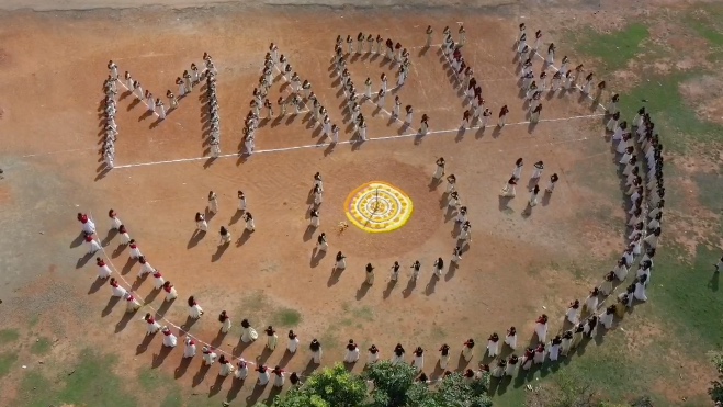 வரலட்சுமி நோன்பை முன்னிட்டு, மயிலாடுதுறை மாவட்டத்தில் வீடுகளில் பெண்கள் சுமங்கலி வரம் வேண்டி, குத்துவிளக்கு பூஜை