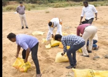 தலைமைஆசிரியர் திட்டியதால், +2 மாணவி தற்கொலை முயற்சி விவகாரம், 3 ஆசிரியர் பணியிடமாற்றம்
