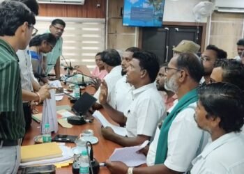 சட்டமன்றத்தில் இடைநிலை பட்டதாரி ஆசிரியர்கள் அனைவரும் பணியில் தொடர கட்டாயம் தகுதி தேர்வில் தேர்ச்சி என தீர்ப்பு