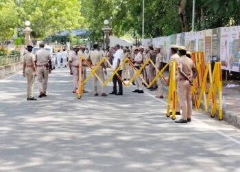 தரங்கம்பாடி துணை சார்பதிவாளர் அலுவலகத்தில் லஞ்ச ஒழிப்பு போலீஸ் திடீர் சோதனை – 49,445 பறிமுதல்