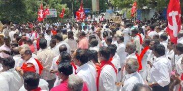 தரங்கம்பாடி துணை சார்பதிவாளர் அலுவலகத்தில் லஞ்ச ஒழிப்பு போலீஸ் திடீர் சோதனை – 49,445 பறிமுதல்