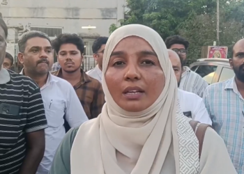 சிறு தொழில் நிறுவன உரிமையாளர்கள் மின்வாரிய அலுவலகத்தை முற்றுகையிட்டு போராட்டம்