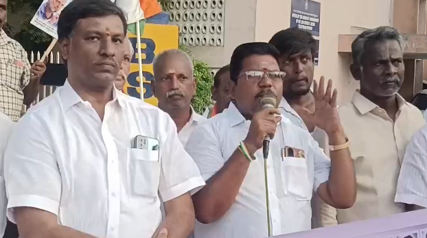 சிறு தொழில் நிறுவன உரிமையாளர்கள் மின்வாரிய அலுவலகத்தை முற்றுகையிட்டு போராட்டம்