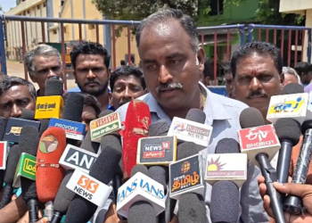 சிறு தொழில் நிறுவன உரிமையாளர்கள் மின்வாரிய அலுவலகத்தை முற்றுகையிட்டு போராட்டம்