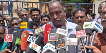 சிறு தொழில் நிறுவன உரிமையாளர்கள் மின்வாரிய அலுவலகத்தை முற்றுகையிட்டு போராட்டம்