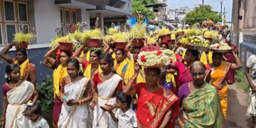சிறு தொழில் நிறுவன உரிமையாளர்கள் மின்வாரிய அலுவலகத்தை முற்றுகையிட்டு போராட்டம்