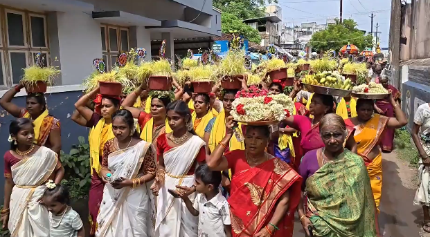 சிறு தொழில் நிறுவன உரிமையாளர்கள் மின்வாரிய அலுவலகத்தை முற்றுகையிட்டு போராட்டம்