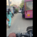 பேருந்து மெதுவாக சென்றதால் அதிர்ஷ்டவசமாக உயிர் தப்பினான், வீடியோ