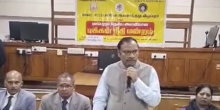 செங்கல்பட்டு பாலாற்று மேம்பாலத்தில் நடுவில் கார் தீப்பிடித்து எறிந்தது. கடும் போக்குவரத்து நெரிசல்