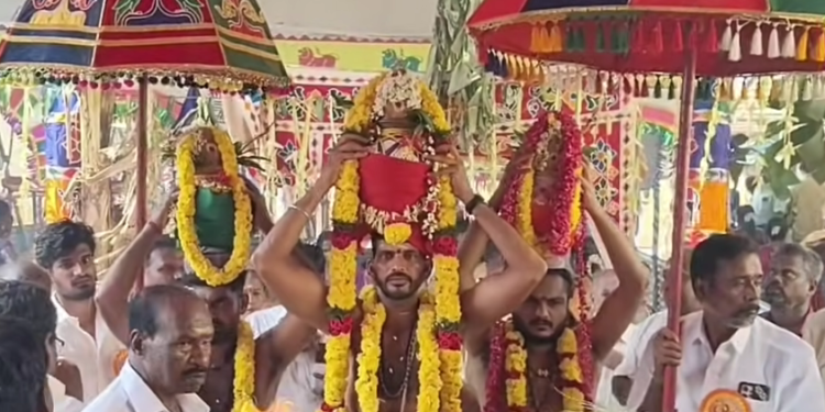 செங்கல்பட்டு பாலாற்று மேம்பாலத்தில் நடுவில் கார் தீப்பிடித்து எறிந்தது. கடும் போக்குவரத்து நெரிசல்