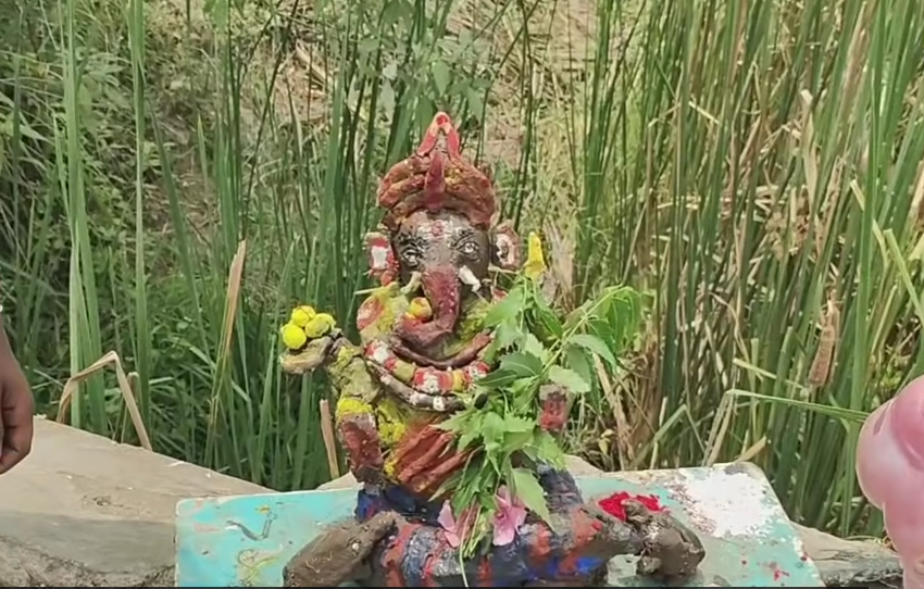 செங்கல்பட்டு பாலாற்று மேம்பாலத்தில் நடுவில் கார் தீப்பிடித்து எறிந்தது. கடும் போக்குவரத்து நெரிசல்