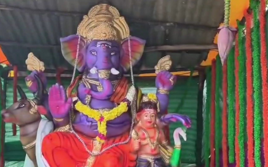 செங்கல்பட்டு பாலாற்று மேம்பாலத்தில் நடுவில் கார் தீப்பிடித்து எறிந்தது. கடும் போக்குவரத்து நெரிசல்