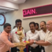 செங்கல்பட்டு பாலாற்று மேம்பாலத்தில் நடுவில் கார் தீப்பிடித்து எறிந்தது. கடும் போக்குவரத்து நெரிசல்