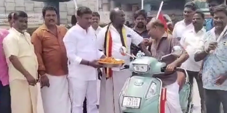 செங்கல்பட்டு பாலாற்று மேம்பாலத்தில் நடுவில் கார் தீப்பிடித்து எறிந்தது. கடும் போக்குவரத்து நெரிசல்