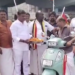 செங்கல்பட்டு பாலாற்று மேம்பாலத்தில் நடுவில் கார் தீப்பிடித்து எறிந்தது. கடும் போக்குவரத்து நெரிசல்