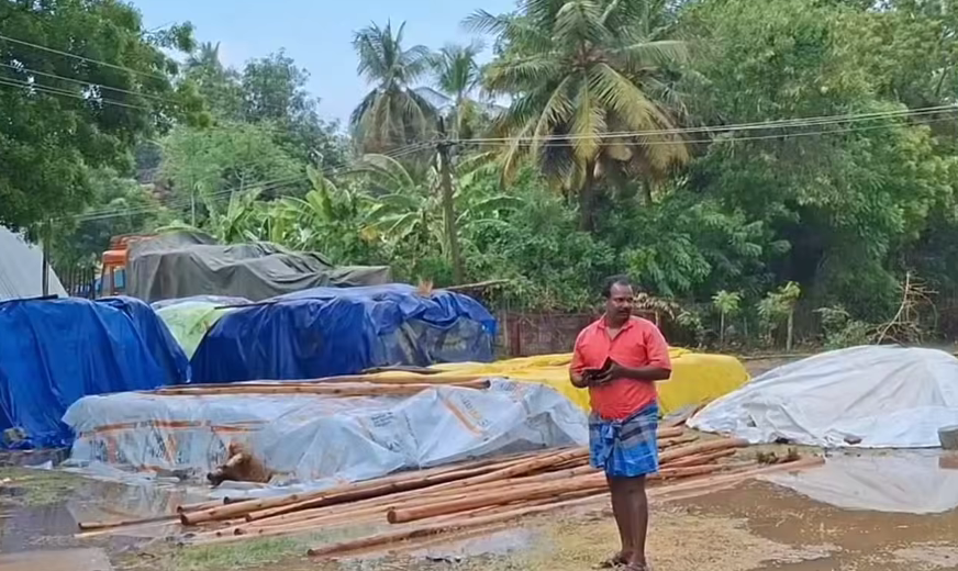 செங்கல்பட்டு பாலாற்று மேம்பாலத்தில் நடுவில் கார் தீப்பிடித்து எறிந்தது. கடும் போக்குவரத்து நெரிசல்