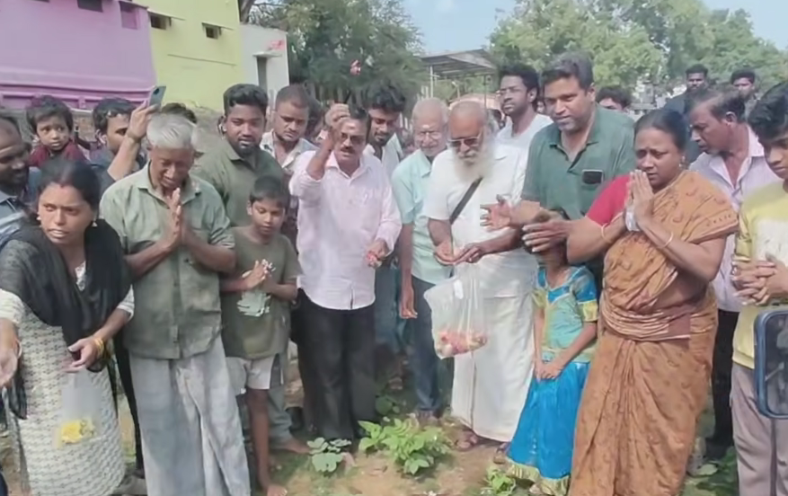 செங்கல்பட்டு பாலாற்று மேம்பாலத்தில் நடுவில் கார் தீப்பிடித்து எறிந்தது. கடும் போக்குவரத்து நெரிசல்