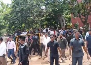 புழல் சிறைச்சாலை&காவல் நிலையத்திலும் 1 மணி நேரம் முதலமைச்சர் விஜய் திடீர் ஆய்வு