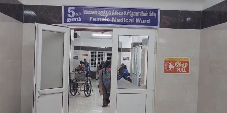மயிலாடுதுறை மாவட்ட அரசு மருத்துவமனையின் மகளிர் வார்டில் அத்துமீறி நுழைந்த வாலிபர் கைது