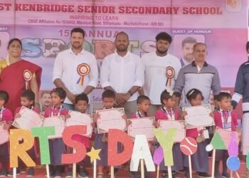 மயிலாடுதுறையில், சிலம்பம், சுருள்வாள், பச்சை குதிரை தாண்டுதல்களுடன் நடைபெற்ற விளையாட்டுப் போட்டி