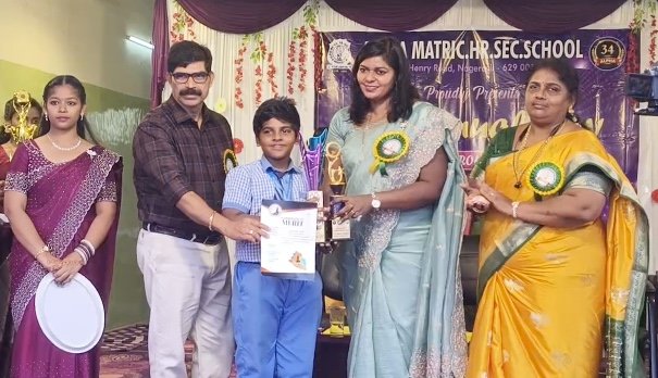 நாகர்கோவிலில் உள்ள ஆல்ஃபா மெட்ரிக் உயர்நிலைப் பள்ளியில் நடைபெற்ற ஆண்டு விழா