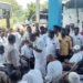 ராஜீவ்புரம் பகுதியில் தாட்கோ நிலத்தில் நவீன இறால் வளர்ப்பு மையம் அமைக்க கிராம மக்கள் சாலை மறியல்