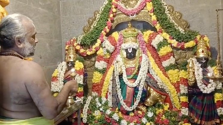 திருவாரூர் டாஸ்மார்க் அலுவலகம் முன்பு காலி மதுபாட்டில்கள் திரும்ப வாங்கும் திட்டத்தை கைவிட வலியுறுத்தி போராட்டம்