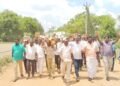 திருவாரூர் டாஸ்மார்க் அலுவலகம் முன்பு காலி மதுபாட்டில்கள் திரும்ப வாங்கும் திட்டத்தை கைவிட வலியுறுத்தி போராட்டம்