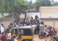 திருவாரூர் டாஸ்மார்க் அலுவலகம் முன்பு காலி மதுபாட்டில்கள் திரும்ப வாங்கும் திட்டத்தை கைவிட வலியுறுத்தி போராட்டம்