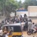 திருவாரூர் டாஸ்மார்க் அலுவலகம் முன்பு காலி மதுபாட்டில்கள் திரும்ப வாங்கும் திட்டத்தை கைவிட வலியுறுத்தி போராட்டம்