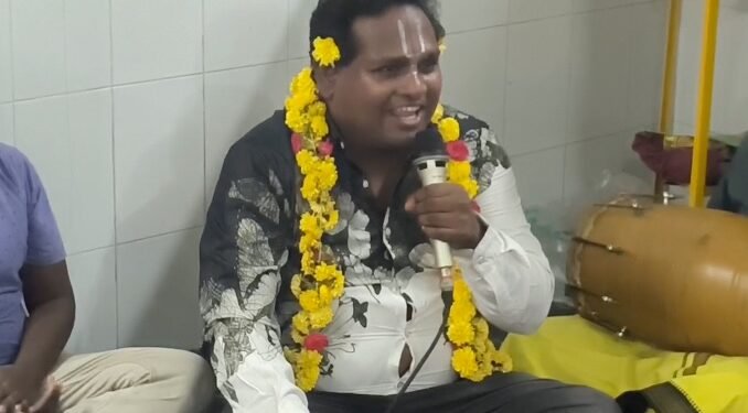 திருவாரூர் டாஸ்மார்க் அலுவலகம் முன்பு காலி மதுபாட்டில்கள் திரும்ப வாங்கும் திட்டத்தை கைவிட வலியுறுத்தி போராட்டம்