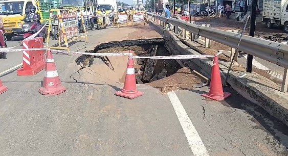 திடீரென்று பெய்த மழை காரணமாக நெல் மூட்டைகள், மழையில் நனைந்து சேதம்விவசாயிகள் வேதனை