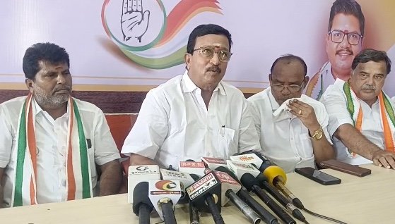 திடீரென்று பெய்த மழை காரணமாக நெல் மூட்டைகள், மழையில் நனைந்து சேதம்விவசாயிகள் வேதனை