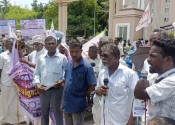 திடீரென்று பெய்த மழை காரணமாக நெல் மூட்டைகள், மழையில் நனைந்து சேதம்விவசாயிகள் வேதனை