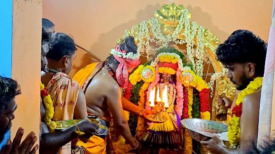 திடீரென்று பெய்த மழை காரணமாக நெல் மூட்டைகள், மழையில் நனைந்து சேதம்விவசாயிகள் வேதனை