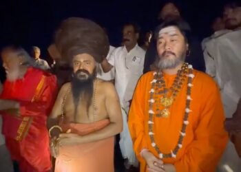 ஜப்பானில் Sendai மாநிலத்தில் ஹிரோசே நதிக்கு ஆர்த்தி செய்து வழிபாடு