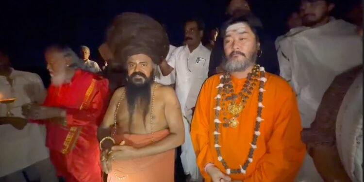 ஜப்பானில் Sendai மாநிலத்தில் ஹிரோசே நதிக்கு ஆர்த்தி செய்து வழிபாடு