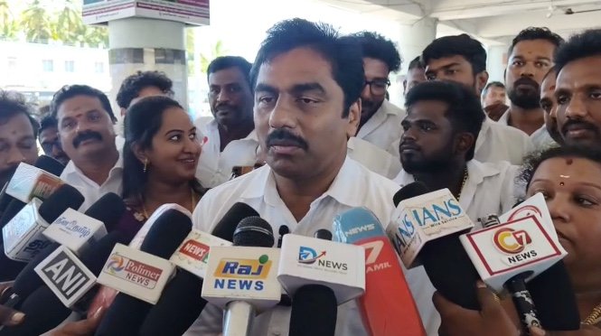 விவாகரத்து பெற்று தரக்கோரி சென்றநிலையில்,வழக்கறிஞர்கள் கொலைமிரட்டல்,பாதிக்கப்பட்ட நபர் குற்றச்சாட்டு