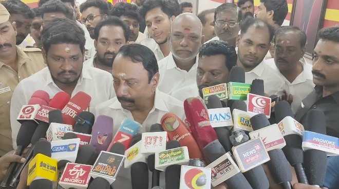 விவாகரத்து பெற்று தரக்கோரி சென்றநிலையில்,வழக்கறிஞர்கள் கொலைமிரட்டல்,பாதிக்கப்பட்ட நபர் குற்றச்சாட்டு
