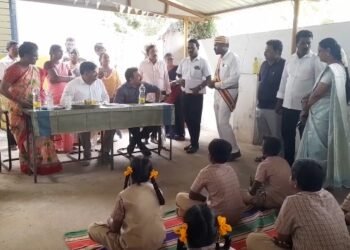 விவாகரத்து பெற்று தரக்கோரி சென்றநிலையில்,வழக்கறிஞர்கள் கொலைமிரட்டல்,பாதிக்கப்பட்ட நபர் குற்றச்சாட்டு
