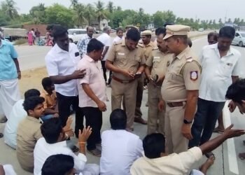 விவாகரத்து பெற்று தரக்கோரி சென்றநிலையில்,வழக்கறிஞர்கள் கொலைமிரட்டல்,பாதிக்கப்பட்ட நபர் குற்றச்சாட்டு