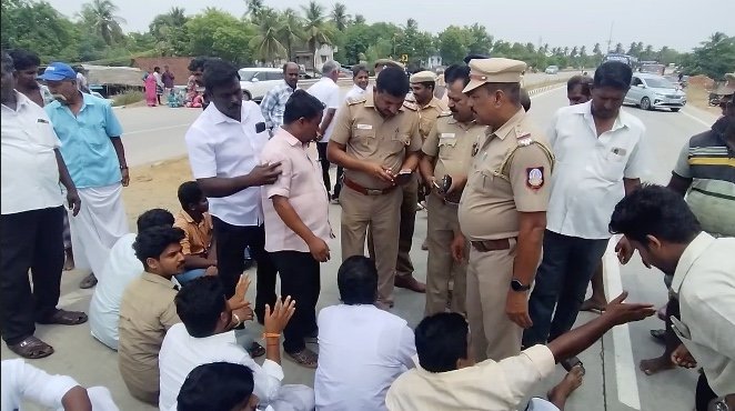 விவாகரத்து பெற்று தரக்கோரி சென்றநிலையில்,வழக்கறிஞர்கள் கொலைமிரட்டல்,பாதிக்கப்பட்ட நபர் குற்றச்சாட்டு